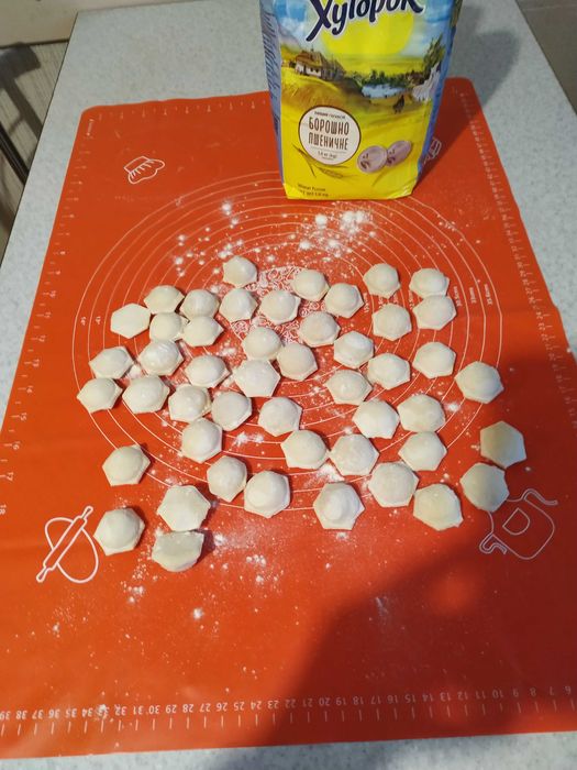 Пельмені, вареники, млинці, чебуреки, та торти і бенто торти