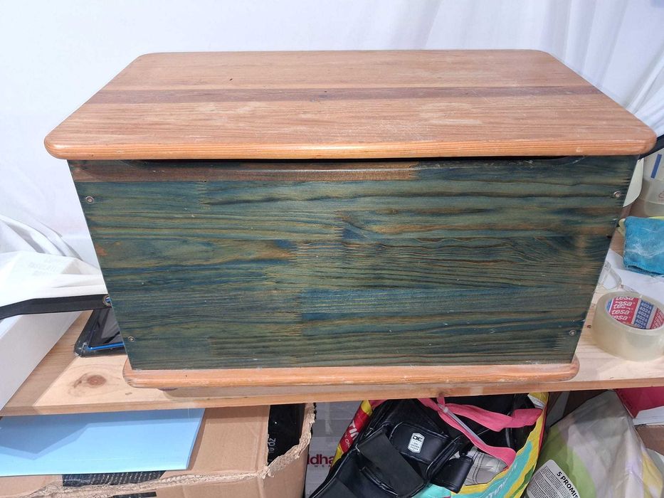 Vendo Bau de Madeira