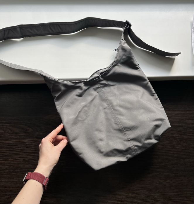 Лёгкая нейлоновая сумка через плечо / 30*36*10 / ремень до 106см