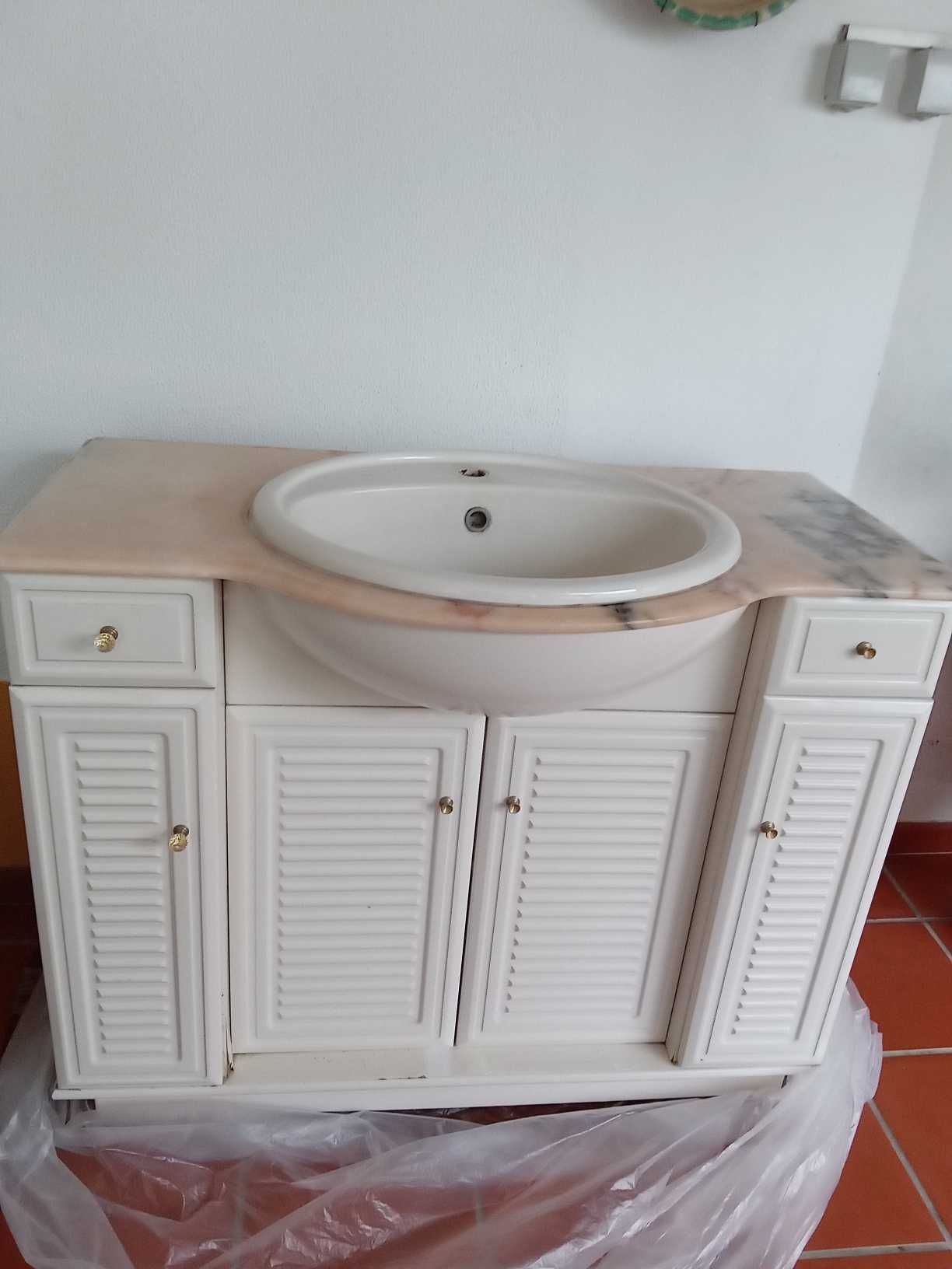 Móvel de WC Usado com lavatório Indusa.