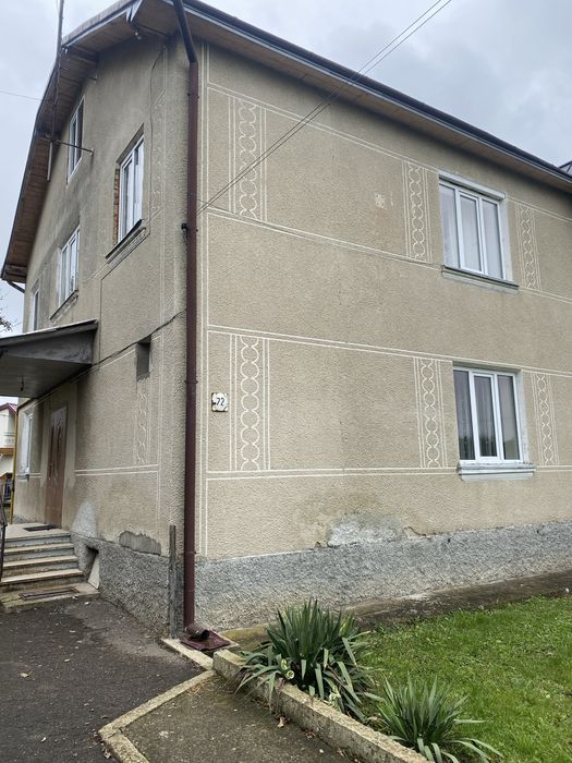 Будинок два поверхи та літня кухня