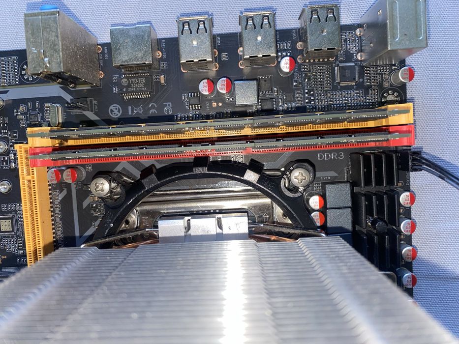 Комплект X79 + Xeon E5-2689+ 16 ГБ ECC RAM + кулер — материнська плата
