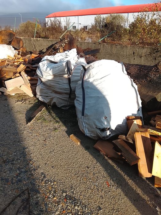 Vendo LENHA boa ao metro cúbico