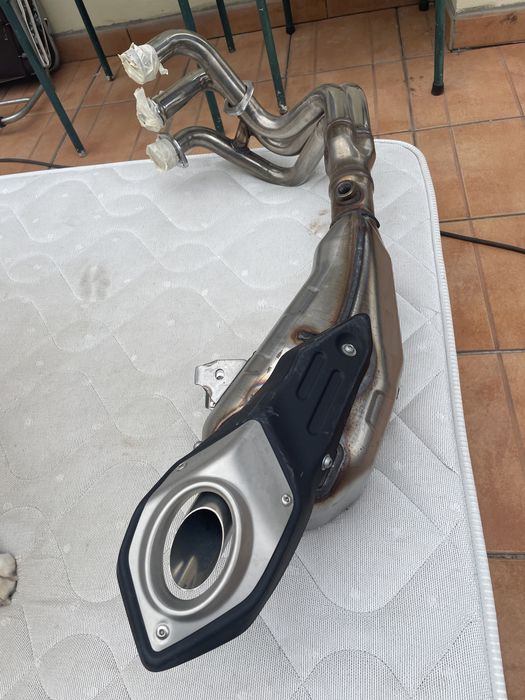 Escape origem Yamaha MT09 2020