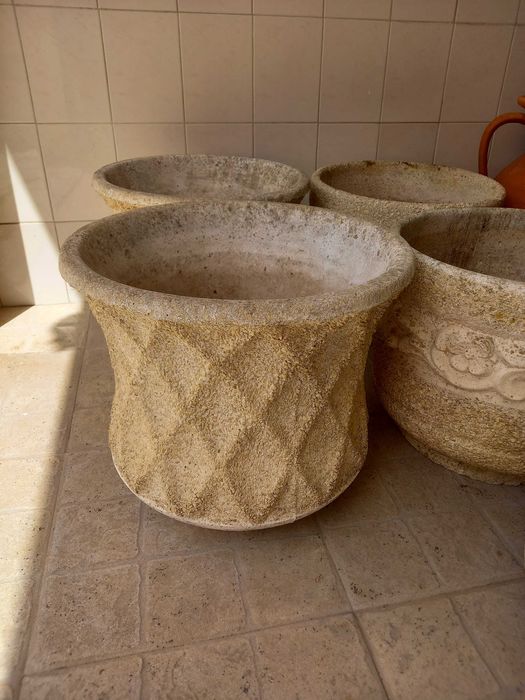 Conjunto Vasos (5 de Pedra e 3 de Barro)