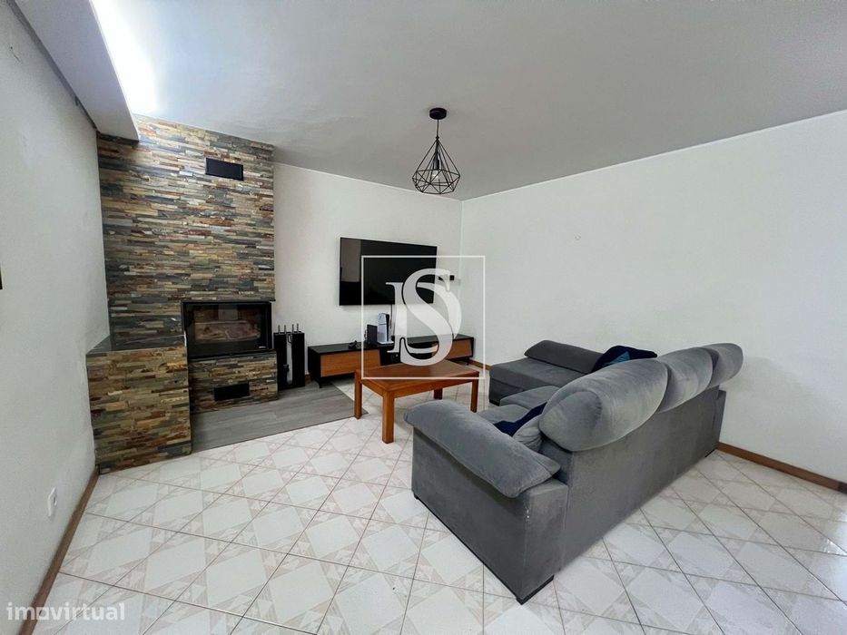 Apartamento T3 em Arcozelo c/ garagem fechada