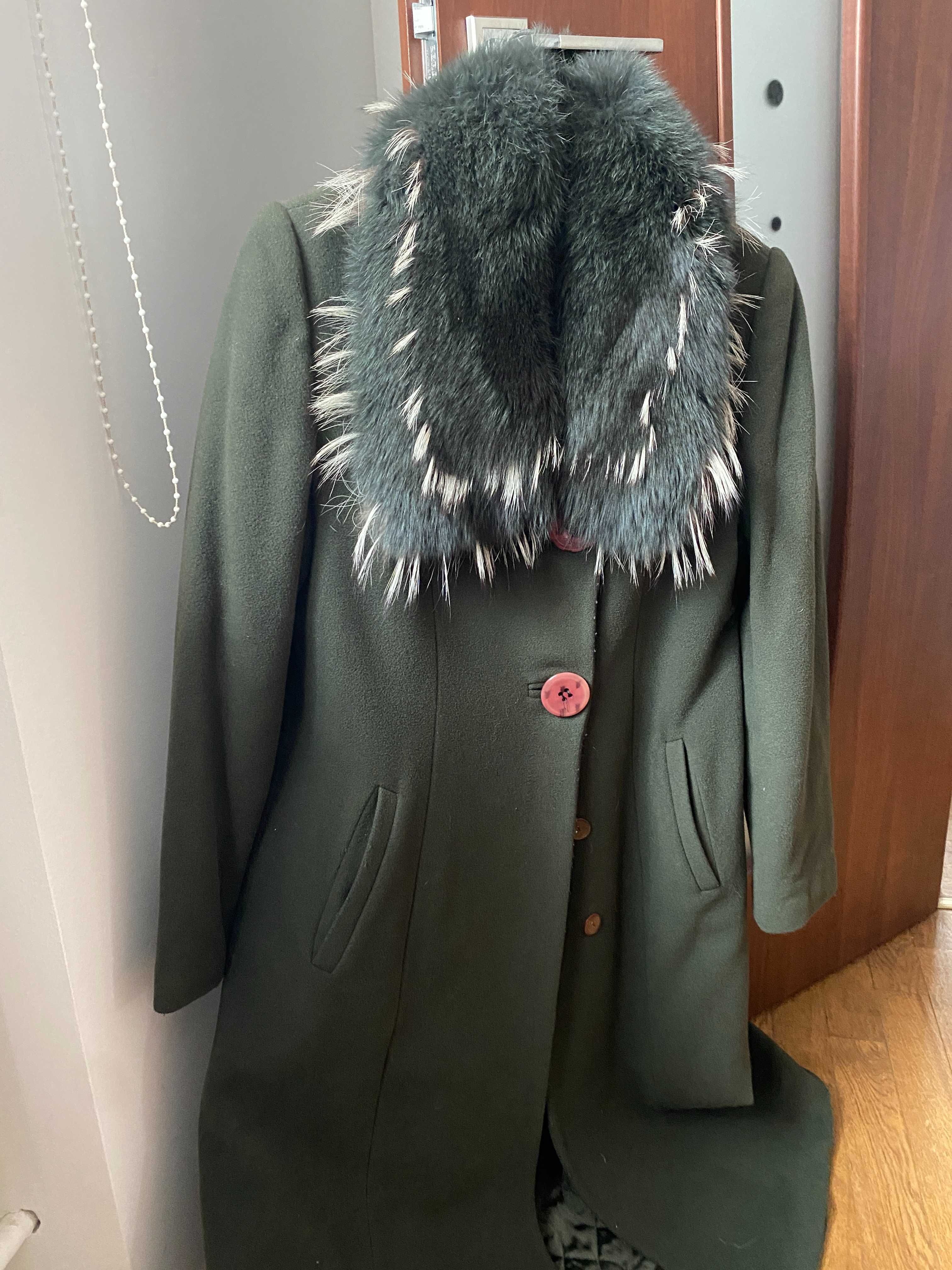 Пальто зимове з коміром зі штучного хутра