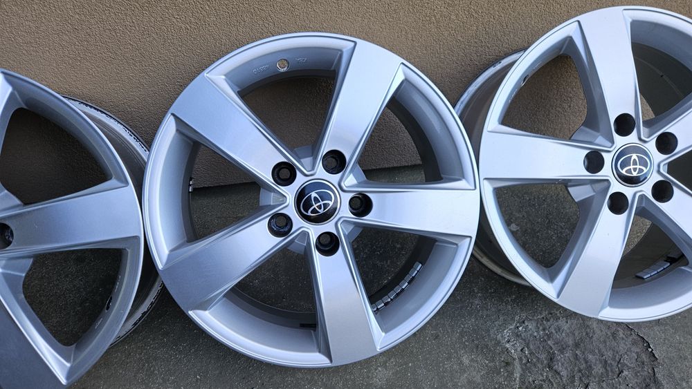 Alufelgi 16" 5x114'3 Toyota Corolla Verso Avensis inne