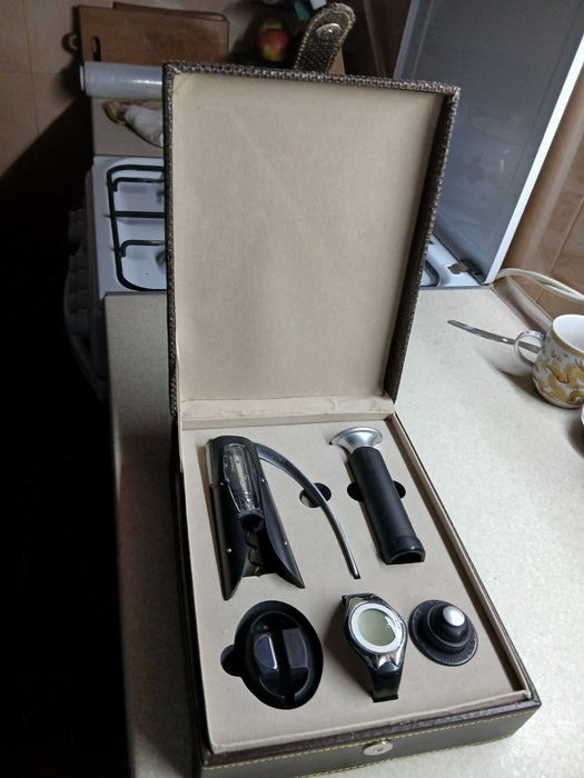 Подарунковий набір аксесуарів для вина