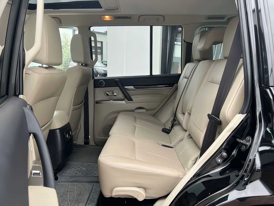 Mitsubishi Pajero      2017