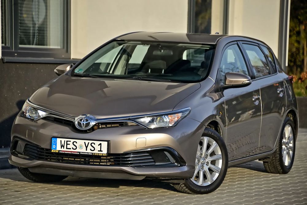 Toyota Auris 1.33 VVT-i 99KM LED Klimatronic Tempomat Opony zimowe jak nowe