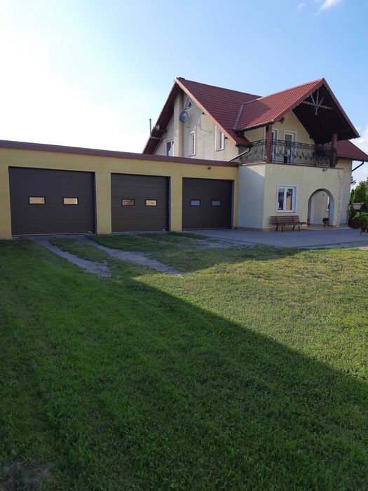 Sprzedam siedlisko : 2 domy + budynki gospodarcze