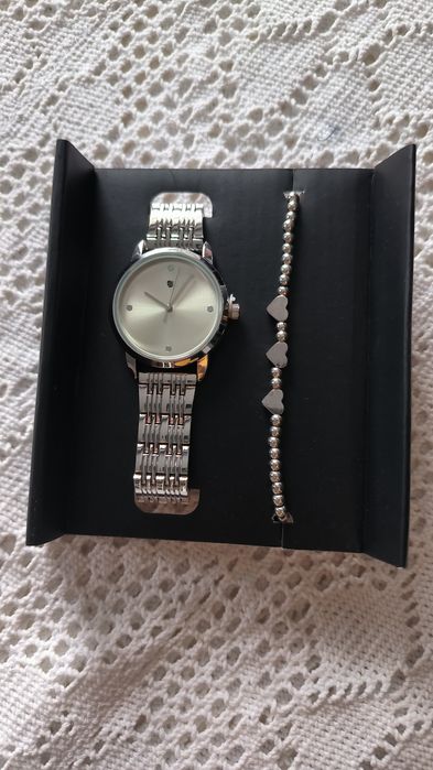 Zestaw zegarek z bransoletką w serduszka