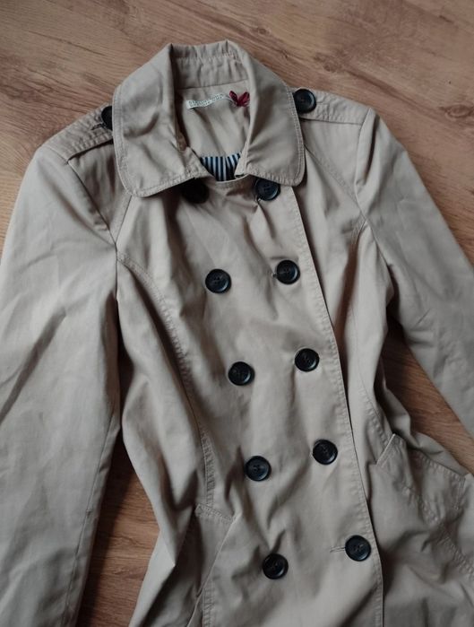 Krótki trencz stradivarius r.M