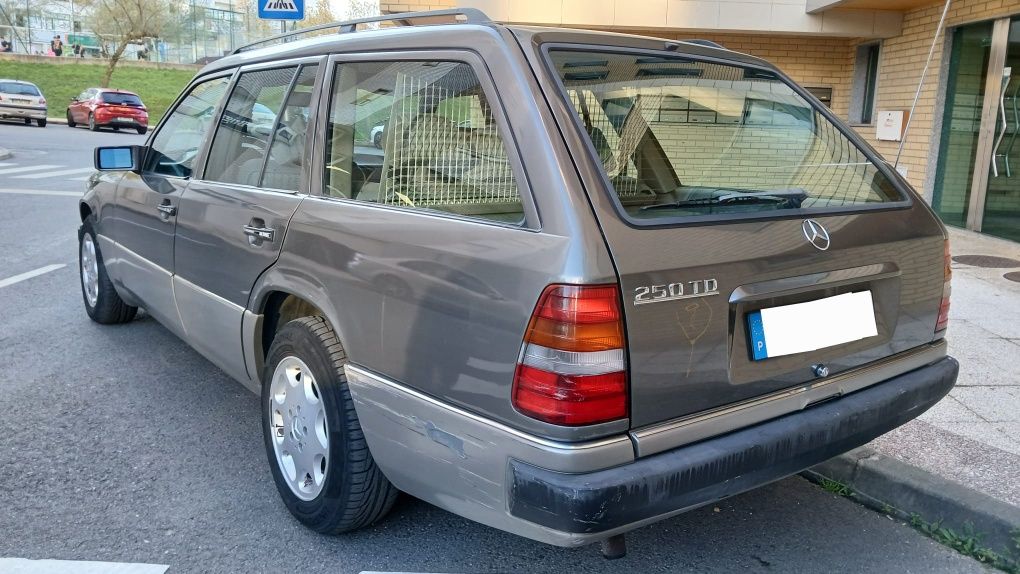 Mercedes-Benz 250 TD