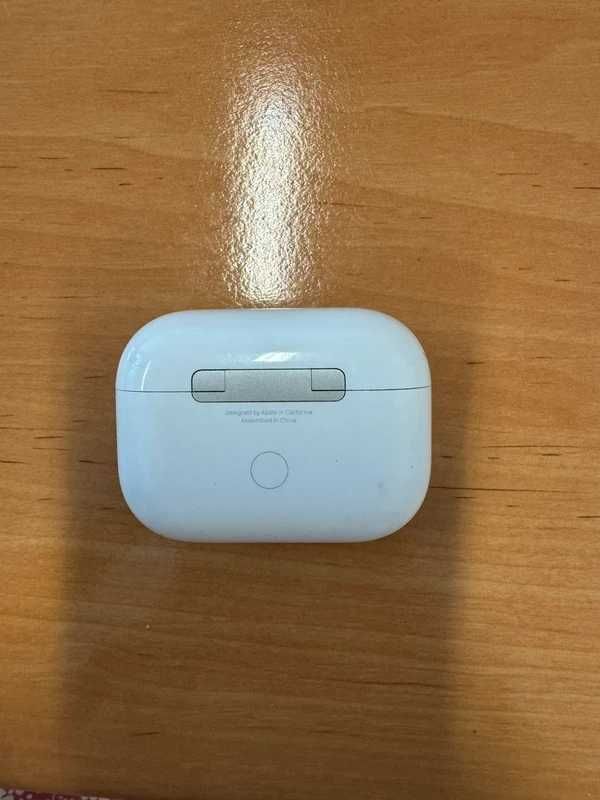 Vendo AirPods Apple originais, 2.ª geração, em perfeito estado.