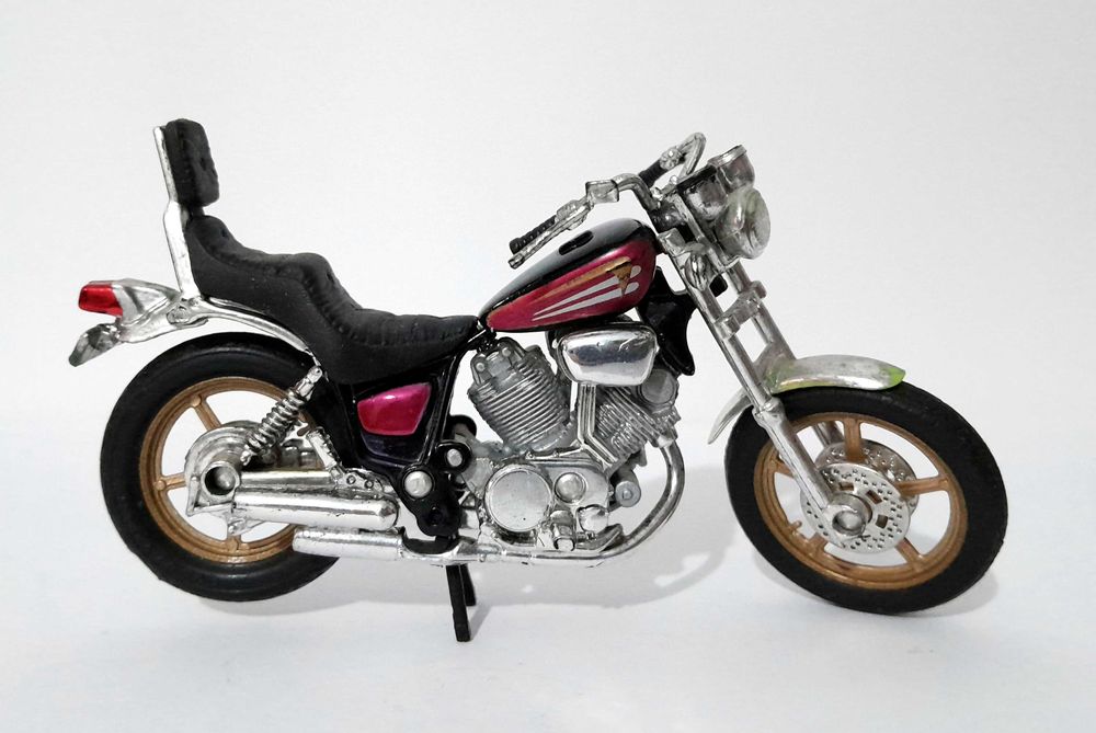 Moto miniatura Yamaha XV1100 Virago - Maisto escala 1/18