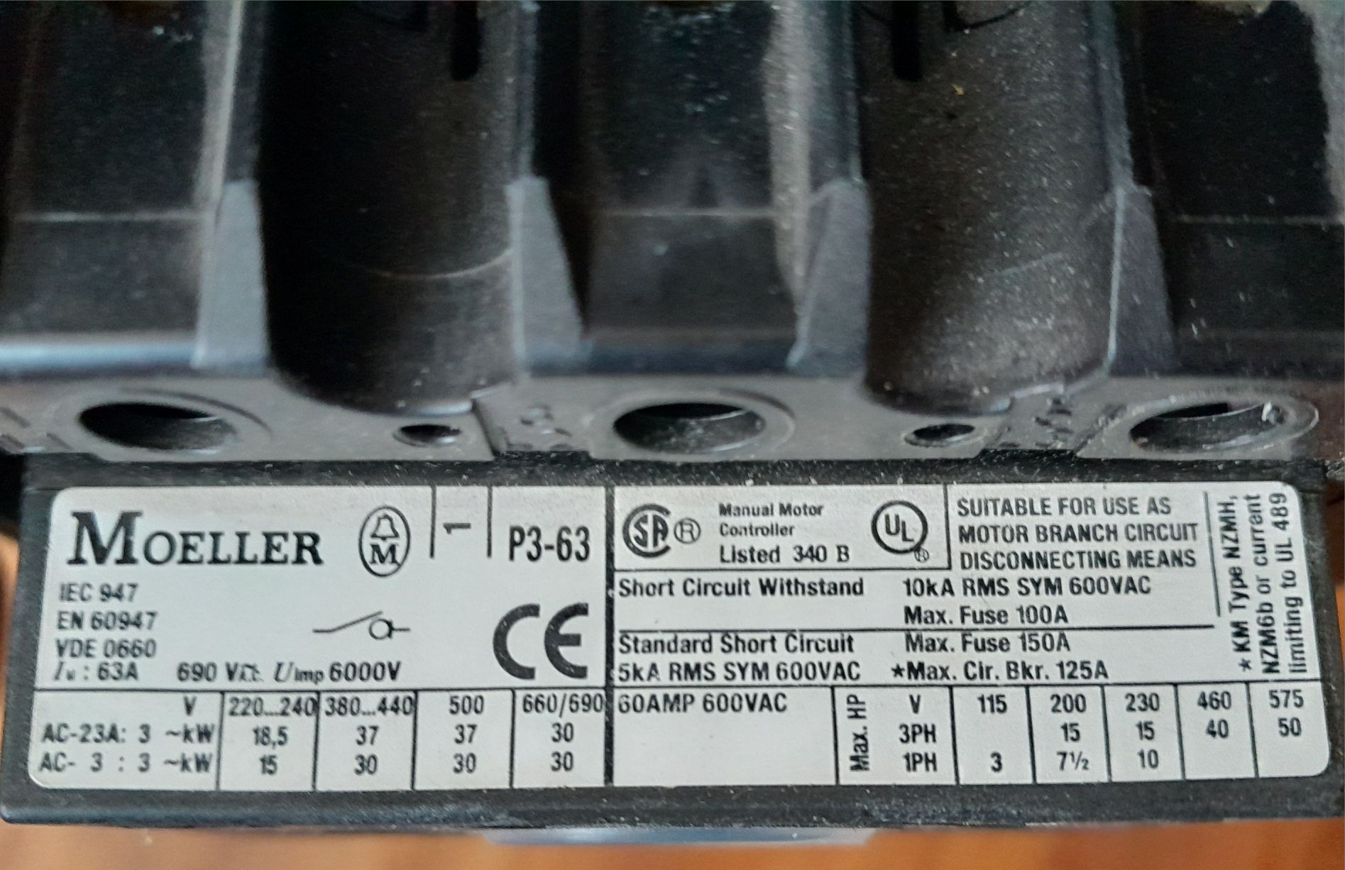 Rozłącznik wyłącznik Moeller Eaton P3-63 w obudowie