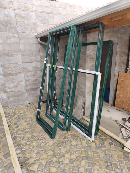 Conjunto de janelas e janelões em alumínio