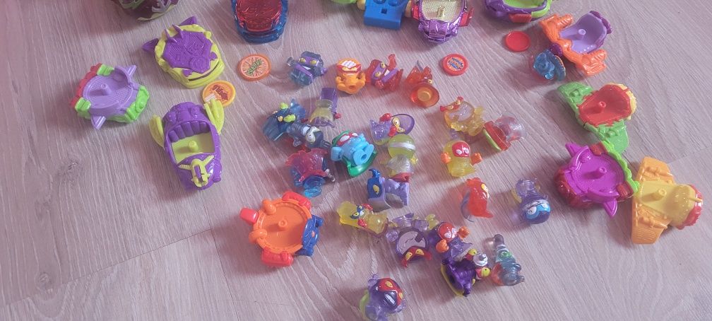Pojazdy super zings + robot + przezroczyste figurki