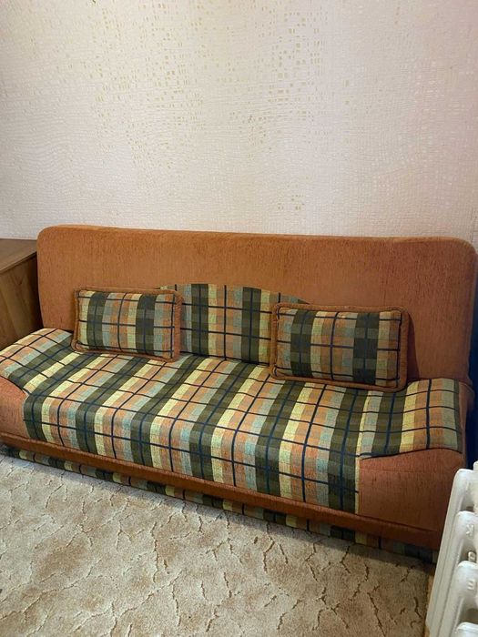 Продам диван (раскладной,пружинный)