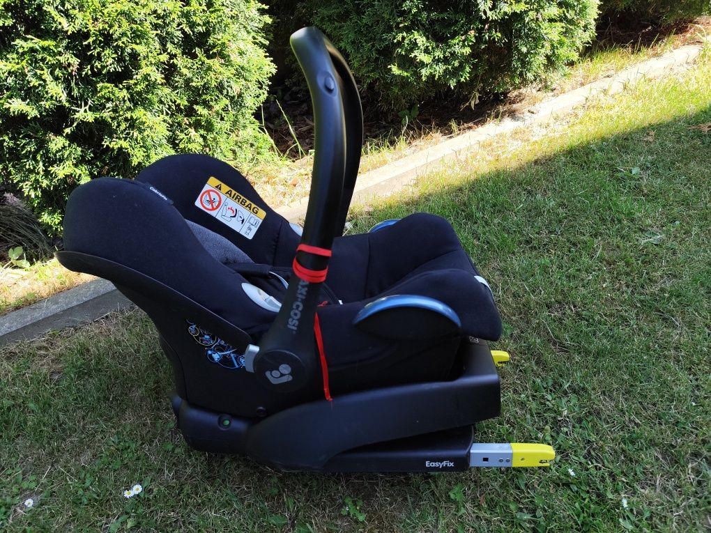 Wózek plus nosidełko z bazą Maxi Cosi