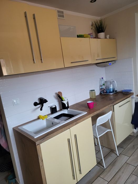 Fronty kuchenne, zwiasy, uchwyty