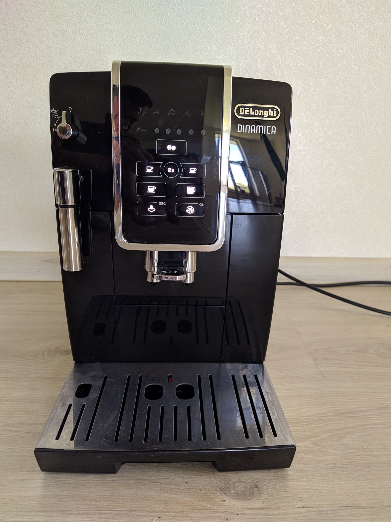 Кофемашина Delonghi Dinamica