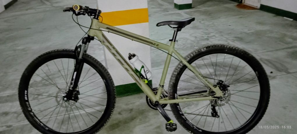 Vende-se bicicleta de montanha kosmo pro como nova