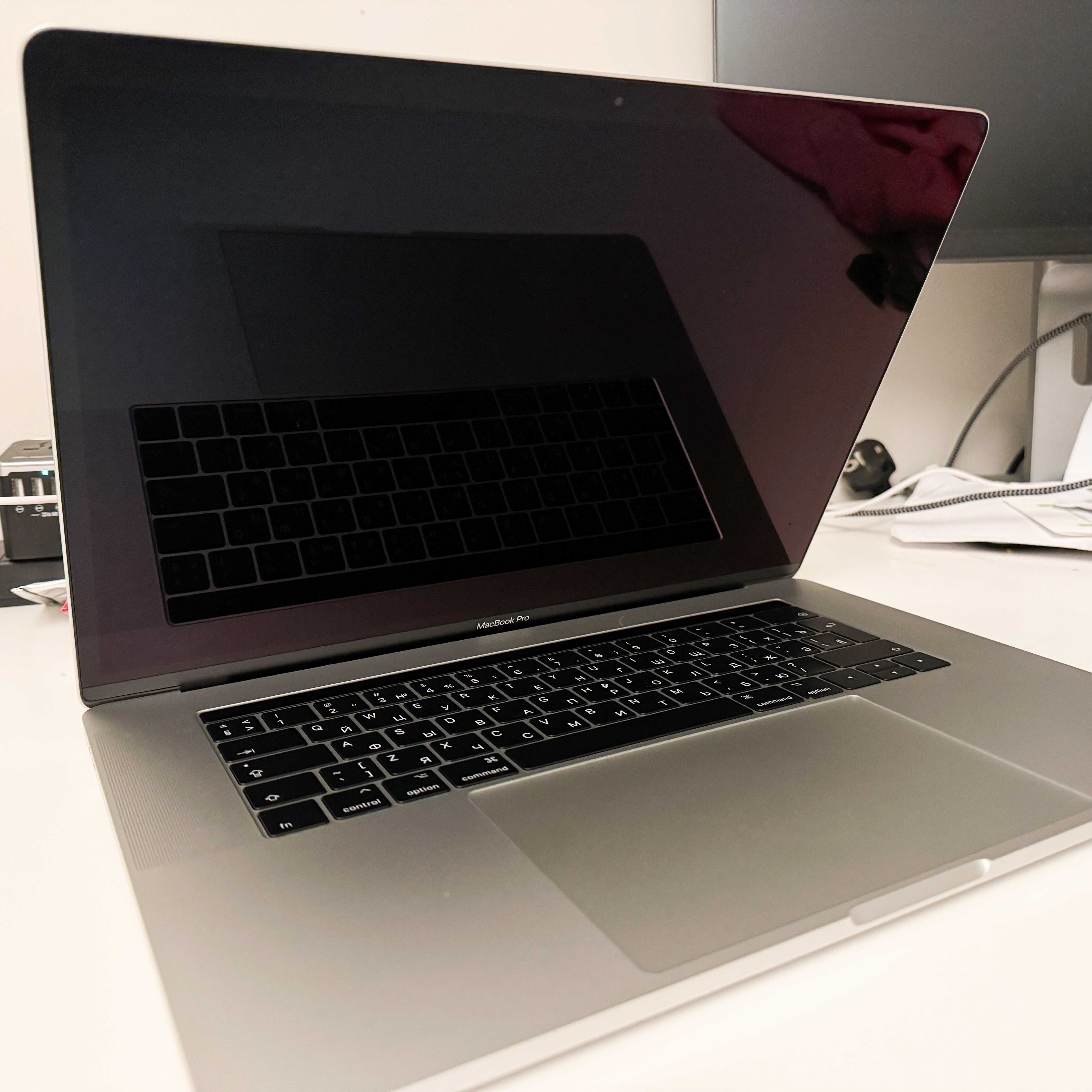 MacBook Pro Retina 15.4-inch 2017 - Core i7 - 16GB SSD 512