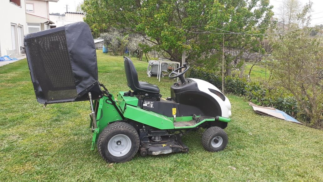 Trator corta relva Etesia