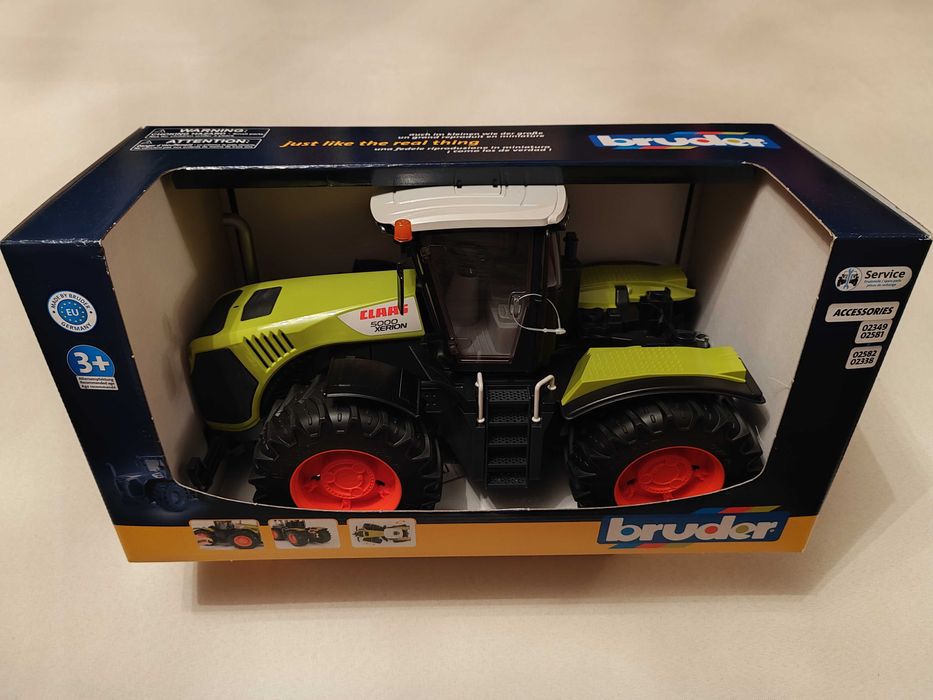 Ciągnik zabawka Claas Xerion 5000 (model 03015) skala 1:16 /Bruder/