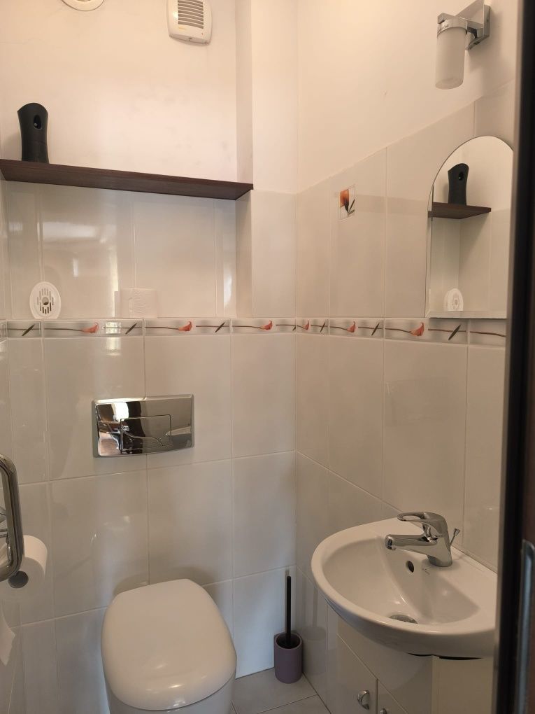 Apartament 150 mk2 , 2 poziomy , 2 łazienki,  2 kuchnie, parkingi .