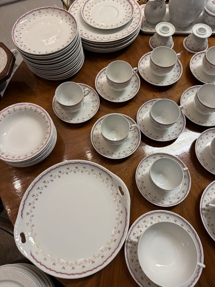 Serwis porcelanowy Furstenberg obiadowy śniadaniowy biała złote 1596