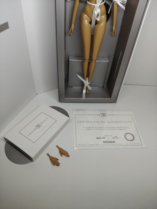 Integrity toys Twist Agnes