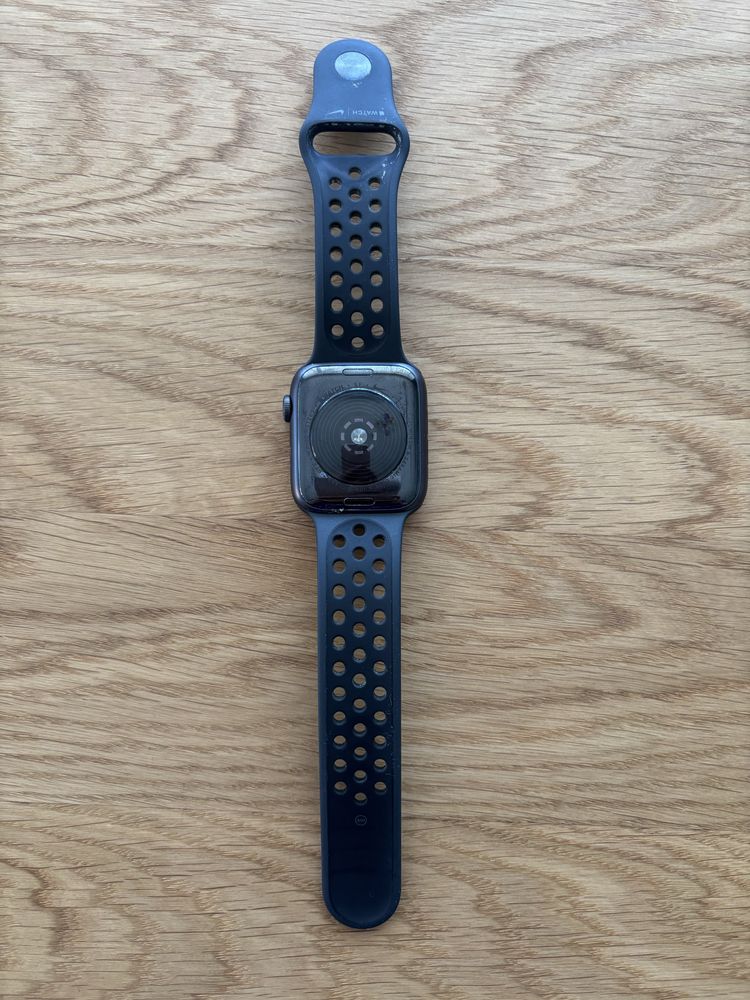 Apple Watch SE model A2352 Space Gray