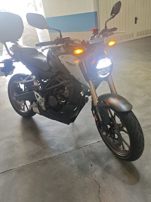 Honda CB125R como nova