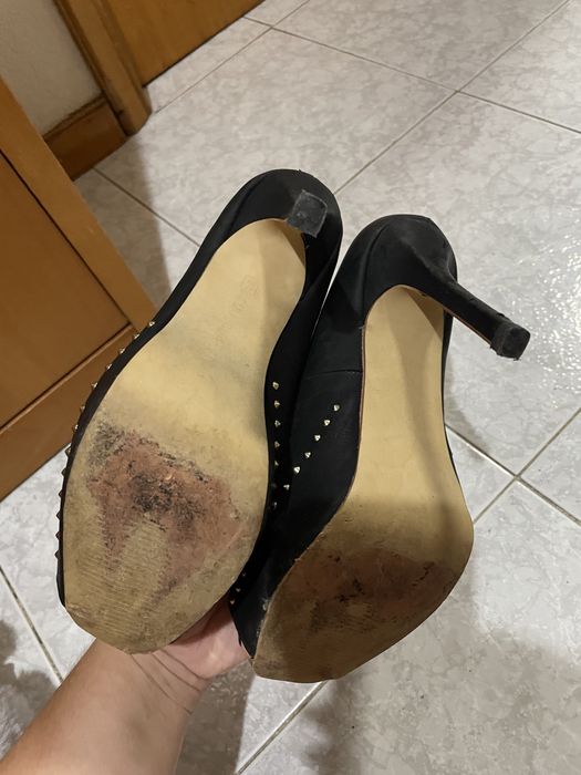 Sapatos preto e dourado