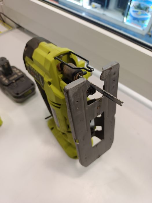 Wyrzynarka+Ładowarka+bateria2.0Ah Komis Madej Sc