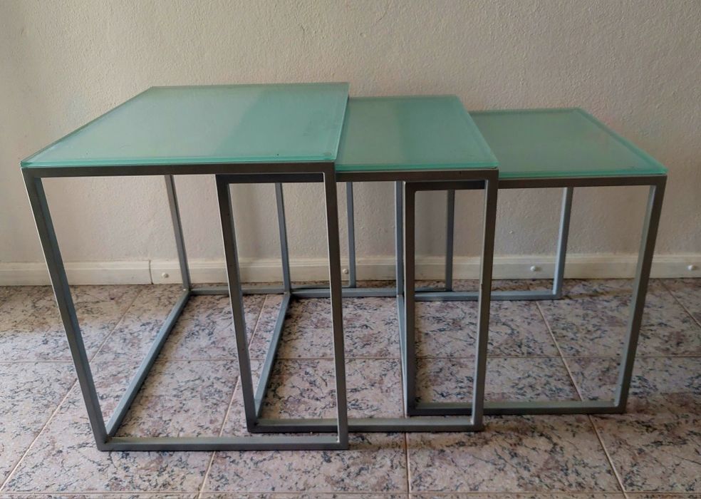 Conjunto de três mesas de apoio e mesa Tv