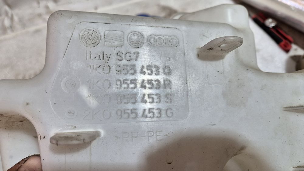 Zbiornik zbiorniczek pompka spryskiwaczy superb a3 yeti golf octavia