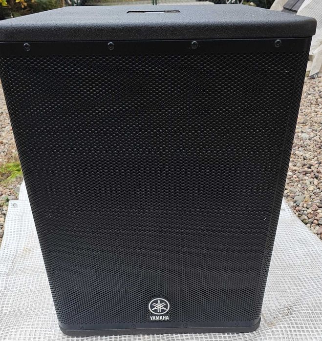 Yamaha DXS 15 - Subwoofer Aktywny + Pokrowiec