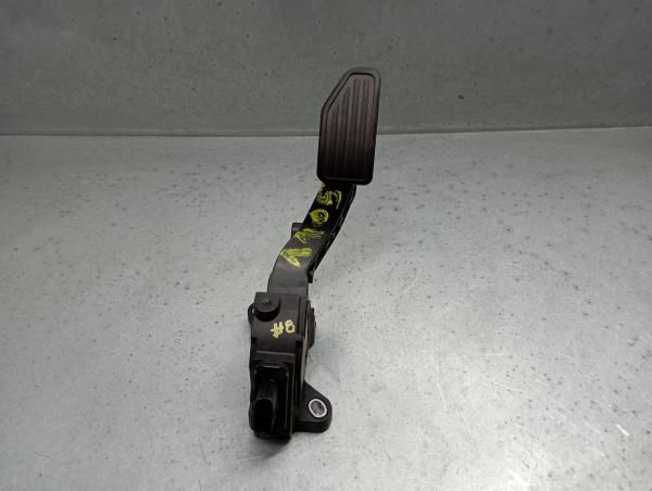 Pedal do acelerador TOYOTA Yaris (_P13_)