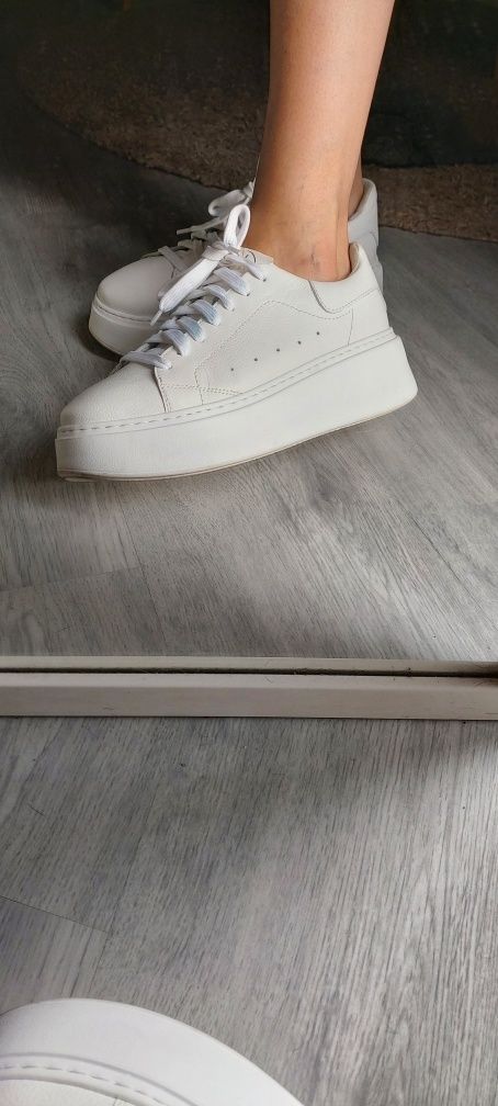 Skórzane sneakersy białe