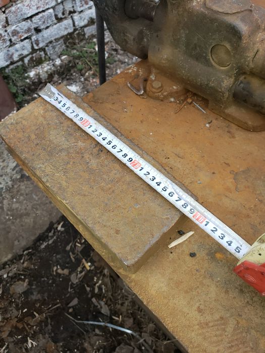 Стол слесарный,с тисками и наковальней