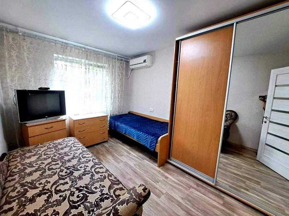 Продам 3х комн м Холодная гора 4/9 с ремонтом, меб