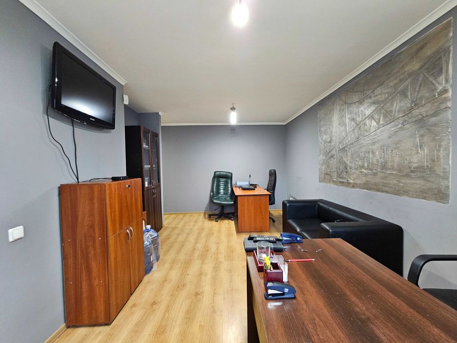 Продам 1 кім. квартиру-офіс на пр. Науки (Гагаріна), червона лінія.