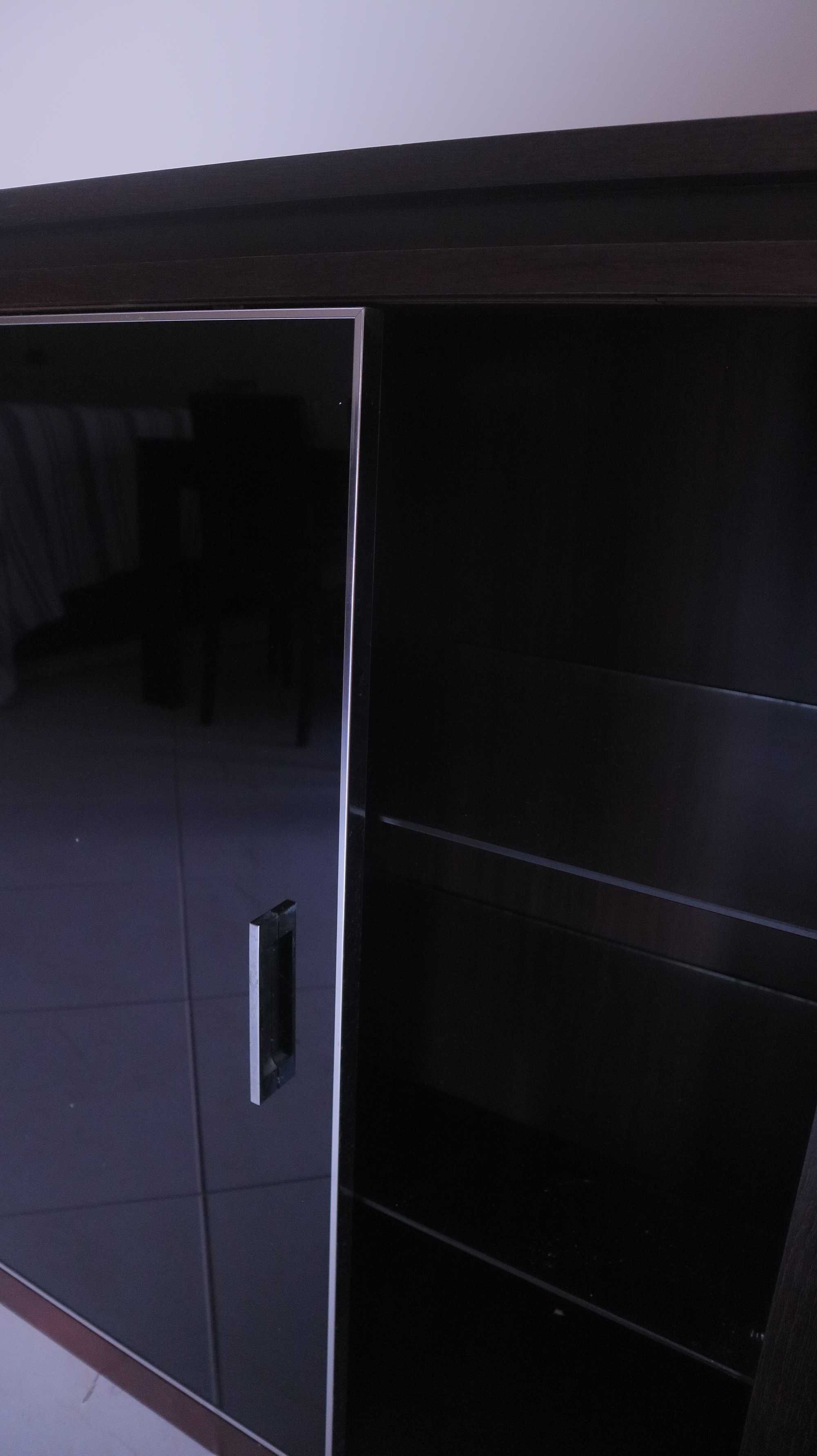 Aparador Moderno - Acabamento em Vidro e Madeira Escura