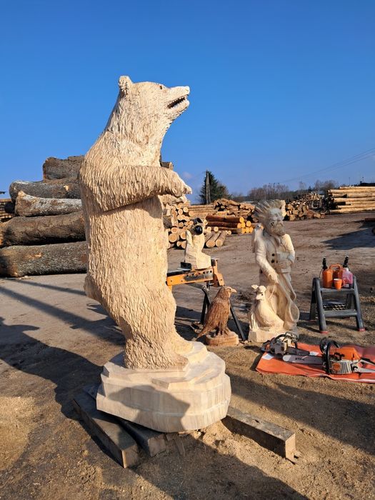 Niedźwiedź rzeźba z drewna