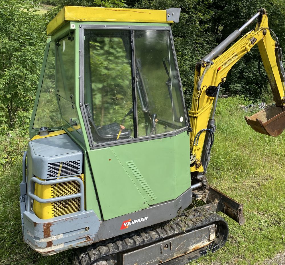 Minikoparka yanmar b17, 3 lyzki, 1.6t.